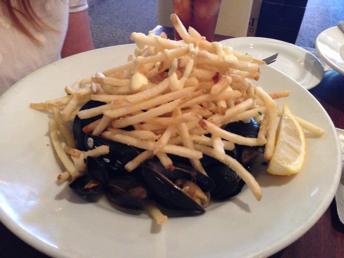 Mussels beneath the fries